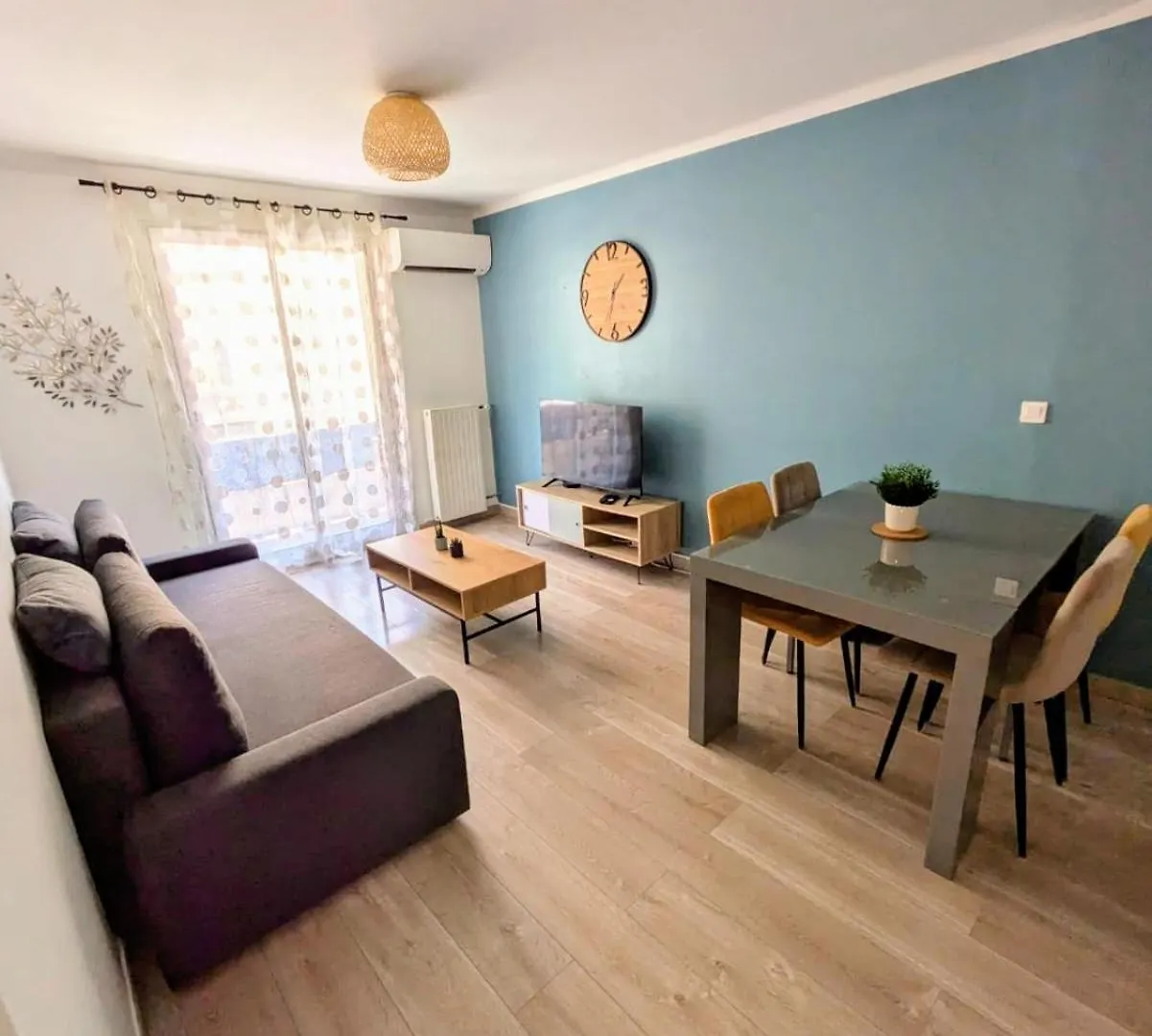 Antibes Centre, Joli 3 Pieces Apartment
